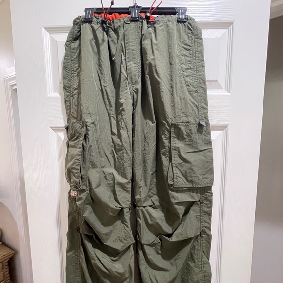 Vintage IN-ZOO bungee cargo parachute pants!  Camo green Size XL. Like new - Picture 1 of 7